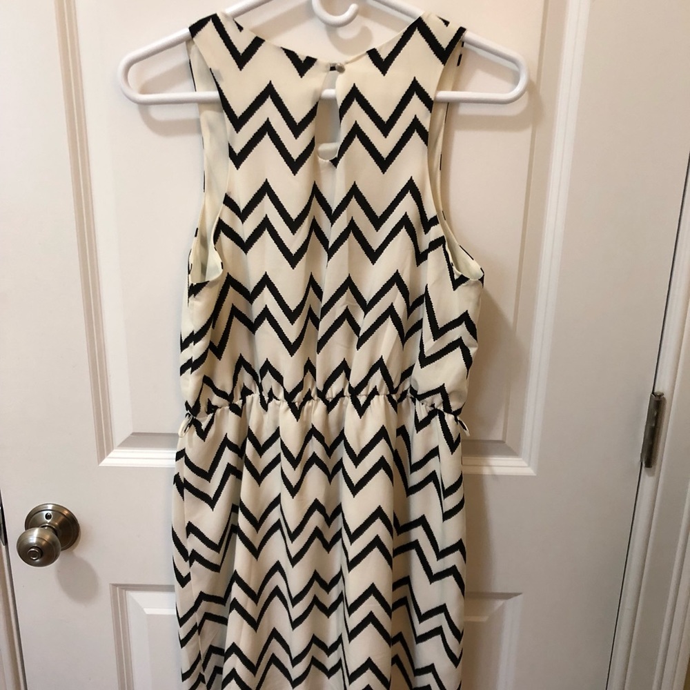 ✨Chevron Patterned Dress - Picture 3 of 4